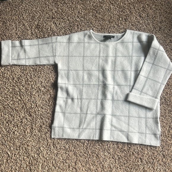 Tahari sweater - Picture 2 of 7